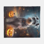 Gruseliger Halloween-Schnauzer mit Kürbissen Fleecedecke (Vorderseite (Horizontal))