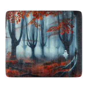 Gruseliger Herbstwald mit einem Geist Schneidebrett