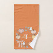 Gruseliger Süßer Kürbis Geist Herbst Monogramm Handtuch (Handtuch)