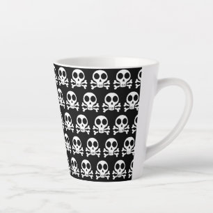 gruseliger Totenschädel auf schwarzem Hintergrund Milchtasse