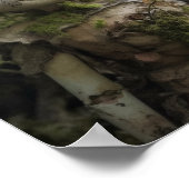 Gruselpuppe im Wald Poster (Ecke)