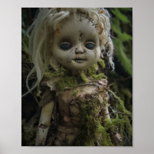 Gruselpuppe im Wald Poster (Vorne)