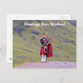 Grüße aus Schottland: Lone Scottish bagpiper Postkarte (Vorne/Hinten)