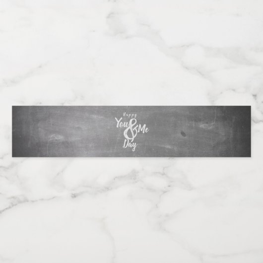 Grüße Jubiläum im Chalkboard-Look Wasserflaschenetikett (Einzelnes Label)