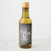 Grüße Jubiläum im Chalkboard-Look Weinetikett (Vorderseite)