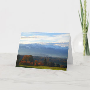Grußkarte der Herbstbäume vor den Bergen Karte