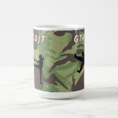 GTFODJT holt F Out DJT Anti Trump Kaffeetasse (Mittel)