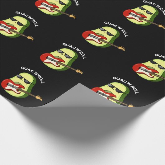 Guac and Roll Funny Avocado Pun Dark BG Geschenkpapier (Ecke)