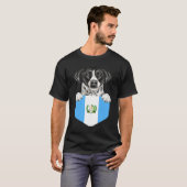 Guatemala Flag Pointer Dog In Pocket T-Shirt (Vorne ganz)