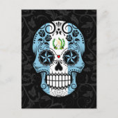 Guatemaltekischer Flaggenzuckerschädel mit Rose Postkarte (Vorderseite)