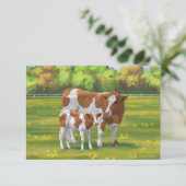 Guernsey Kuh & Niedlich Calf im Sommer Weide Einladung (Stehend Vorderseite)