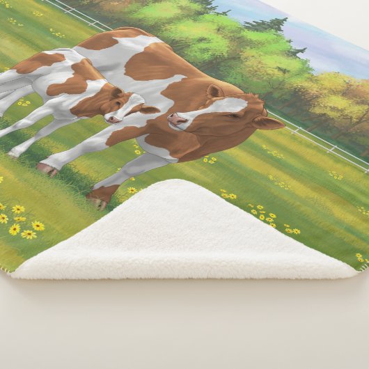 Guernsey Kuh & Niedlich Calf im Sommer Weide Sherpadecke (3/4)