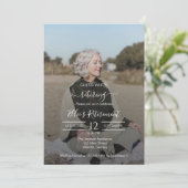 Guess Who Retired Female Script Photo Invitation Einladung (Stehend Vorderseite)