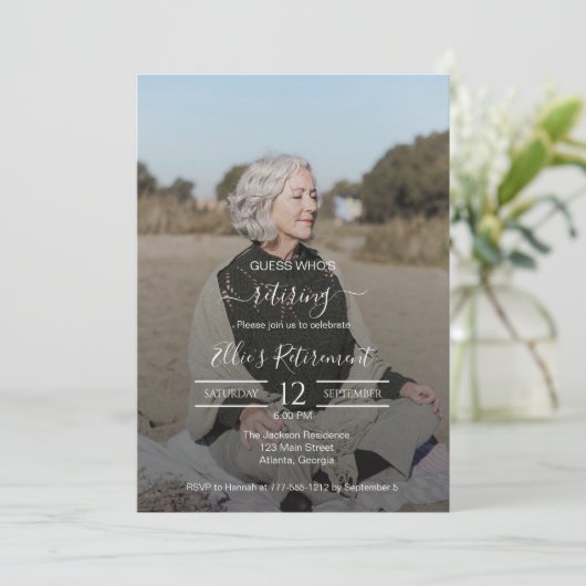 Guess Who Retired Female Script Photo Invitation Einladung (Stehend Vorderseite)