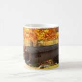 Guilford Vermont Brücken-Herbst Kaffeetasse (Mittel)
