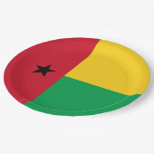 Guinea-Bissau-Flagge Pappteller (Schrägansicht)