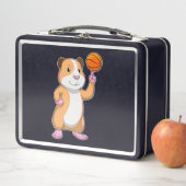 Guinea Schwein als Basketballspieler mit Basketbal Metall Brotdose (Beispiel)