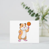 Guinea Schwein als Basketballspieler mit Basketbal Postkarte (Stehend Vorderseite)