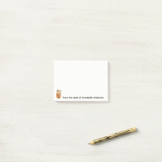 Guinea Schweinefleisch in einem orangefarbenen Pul Post-it Klebezettel (Auf Schreibtisch)