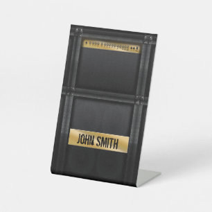 Guitar amp with custom name sockelschild