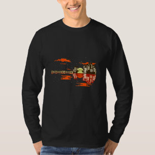 Guitar Sunset Sky City Lake Reflection Special Des T-Shirt