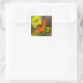 Gulf Fritillary aka Passion Butterfly on Goldenrod Quadratischer Aufkleber (Tasche)