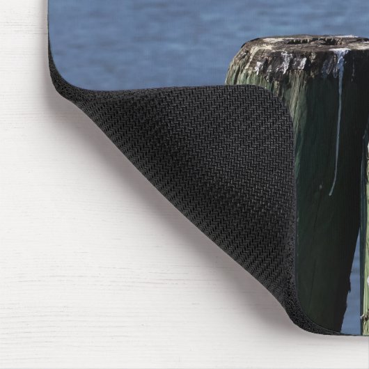 Gull auf Pilings Mousepad (Ecke)