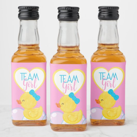 Gummi Duck Gender Reveal Team Girl Bevorzugung Alkoholflaschenetikett (Flaschen)