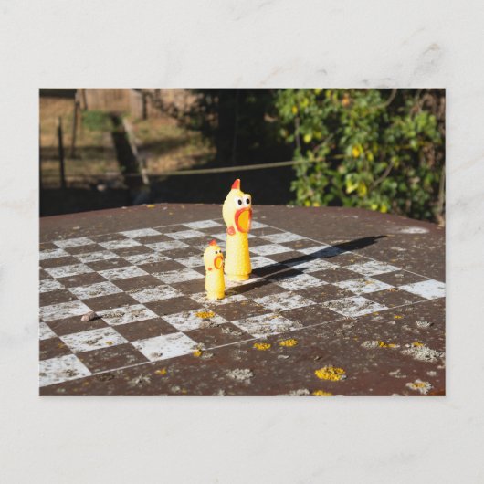 Gummi-Huhn-Schachspiel Postkarte (Vorderseite)