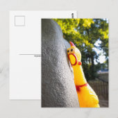 Gummihuhn beim Klettern Postkarte (Vorne/Hinten)