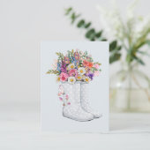 Gummistiefel mit Blumenstrauß Postkarte (Stehend Vorderseite)