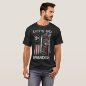 Gun American Flag Patriots Let's Go Brandon T-Shir T-Shirt (Vorne ganz)