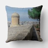 Gun turret auf alten Stadtmauern in Valletta, Malt Kissen (Rückseite)