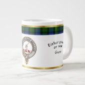 Gunn Clan Abzeichen Tartan & Motto Jumbo-Tasse (Vorderseite Rechts)