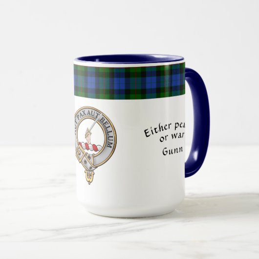 Gunn Clan Abzeichen Tartan & Motto Tasse (VorderseiteRechts)