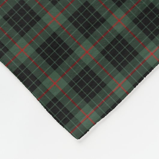 Gunn Clan Dark Green und Black Tartan Fleecedecke (Ecke)