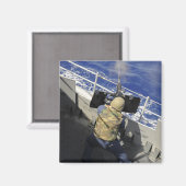 Gunners Mate feuert eine 50-Kaliber-Maschinenpisto Magnet (Vorderseite/Rückseite)