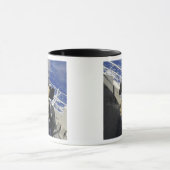 Gunners Mate feuert eine 50-Kaliber-Maschinenpisto Tasse (Zentrum)