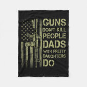 Guns Don't Kill People Dads With Pretty Daughters Fleecedecke (Vorderseite)
