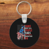 Guns Don't Kill People Dads With Pretty Daughters Schlüsselanhänger (Vorderseite)