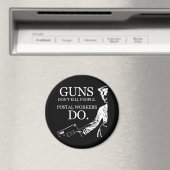 GUNS töten NICHT MENSCHEN, POSTARBEITNEHMER MACHEN Magnet (In Situ (Geschirrspüler))