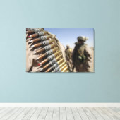 Gürtel aus 50-Kaliber-Munition Leinwanddruck (Insitu (Holzboden))