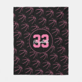 Gürtelrosa schwarze Basketballmuster minimal Fleecedecke (Vorderseite)