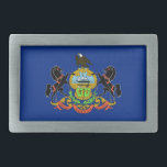 Gürtelschnalle mit Fahne des Pennsylvania Staat<br><div class="desc">Mit unserem exklusiven Gürtelschnalle mit Pennsylvania-Fahne fügen Sie Ihrem Kleid eine lebendige Touch Pennsylvania hinzu! Dieser Gürtelschnalle, der mit viel Liebe zum Detail gestaltet wurde, ist mehr als nur funktional, er ist eine Feier des Pennsylvania-Erbes und Staatsstolzes. Das kühne Design zeigt stolz das ikonische Wappen der Pennsylvania-Fahne und symbolisiert die...</div>