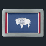 Gürtelschnalle mit Fahne des Wyoming-Staat<br><div class="desc">Fügen Sie Ihren Accessoires eine Touch Wyoming Stolz mit unserem exklusiven Gürtelschnalle mit der Fahne von Wyoming hinzu! Dieser Gürtelschnalle, der mit viel Liebe zum Detail gestaltet wurde, ist mehr als nur ein funktionaler Gegenstand, er ist eine Feier von Wyomings Erbe und kulturellem Stolz. Das auffallende Design zeigt deutlich die...</div>