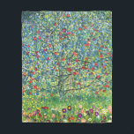 Gustav Klimt: Apfelbaum Fleecedecke<br><div class="desc">Eine reizend Vintage Fleecedecke,  die einen bunten Apfelbaum,  gemalt vom österreichischen Symbolistmaler Gustav Klimt kennzeichnet.</div>