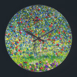 Gustav Klimt Apple Tree Große Wanduhr<br><div class="desc">Uhr mit Gustav Klimts Gemälde Apple Tree,  I (1912). Ein bunter Apfelbaum steht in einem grünen Feld mit lila,  rosa,  gelben und weißen Blume. Ein perfektes Geschenk für Fans des Jugendstils und österreichischer Kunst.</div>