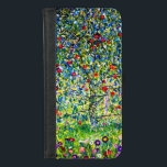Gustav Klimt Apple Tree iPhone 8/7 Geldbeutel-Hülle<br><div class="desc">iPhone Wallet Case mit Gustav Klimts Gemälde Apple Tree,  I (1912). Ein bunter Apfelbaum steht in einem grünen Feld mit lila,  rosa,  gelben und weißen Blume. Ein perfektes Geschenk für Fans des Jugendstils und österreichischer Kunst.</div>