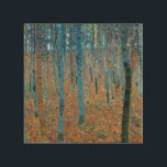 Gustav Klimt Beech Tree Forest Grove Holzdruck<br><div class="desc">Das Werk basiert auf klassischen Naturmalereien von Gustav Klimt, Beech Grove 1, 1902. Das Kunstwerk zeigt einen dichten Wald von hohen, schlanken Birkenbäumen mit blassfarbenen Stämmen, die von dunklen, senkrechten Linien gekennzeichnet sind. Das Blätterdach ist in Blau-, Grün- und Gelbtönen dargestellt und verleiht der Szene ein Gefühl von Tiefe und...</div>