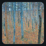 Gustav Klimt Beech Tree Forest Grove Quadratischer Aufkleber<br><div class="desc">Das Werk basiert auf klassischen Naturmalereien von Gustav Klimt, Beech Grove 1, 1902. Das Kunstwerk zeigt einen dichten Wald von hohen, schlanken Birkenbäumen mit blassfarbenen Stämmen, die von dunklen, senkrechten Linien gekennzeichnet sind. Das Blätterdach ist in Blau-, Grün- und Gelbtönen dargestellt und verleiht der Szene ein Gefühl von Tiefe und...</div>
